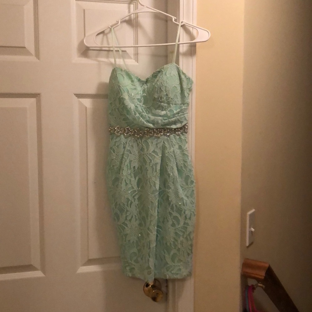 I am selling a formal dress.